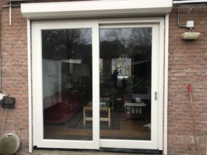 Hardhouten schuifpui, geleverd vanuit Tilburg door geheel Brabant